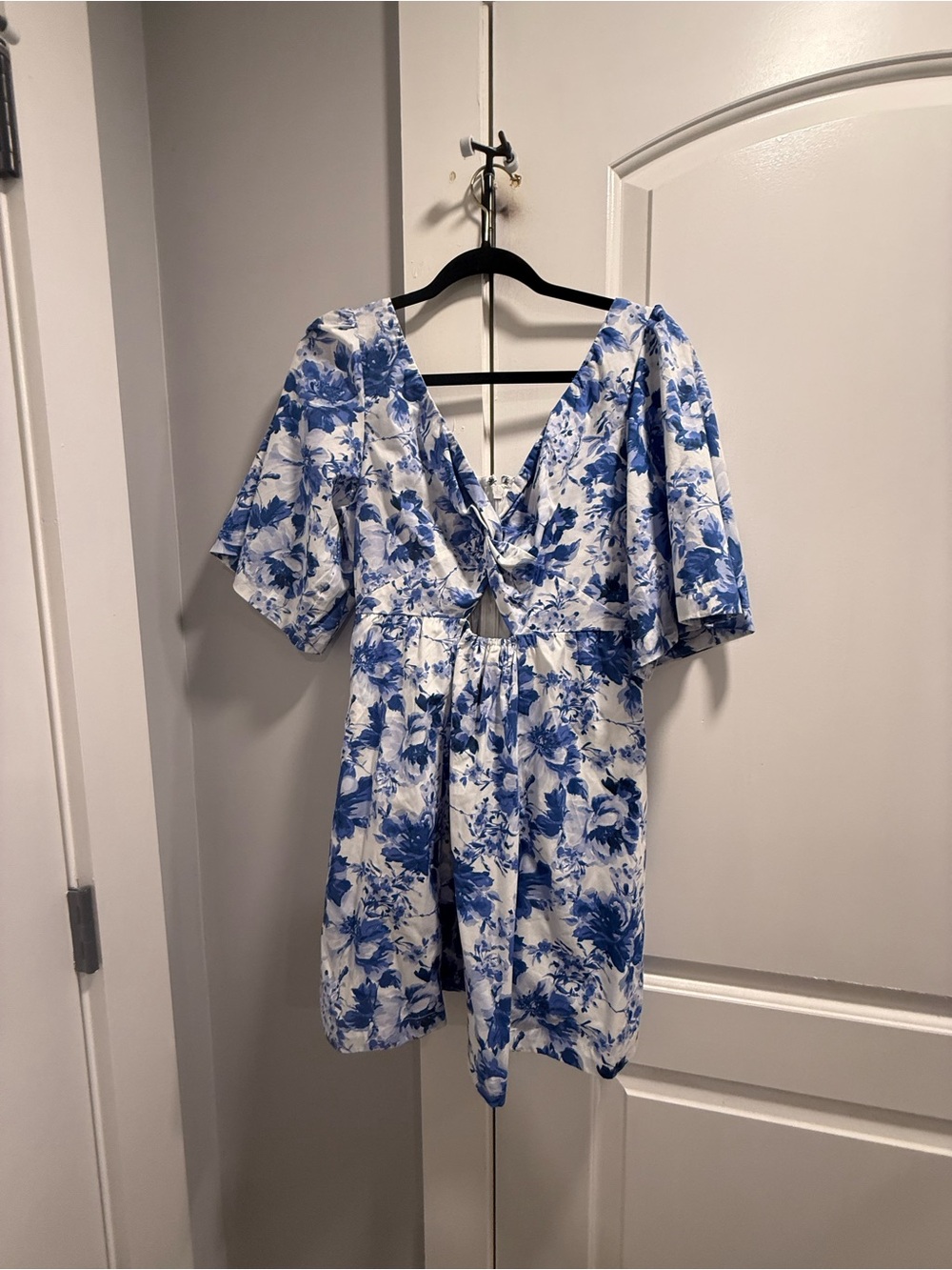 Abercrombie & Fitch White and Blue Floral V-Neck Mini Dress